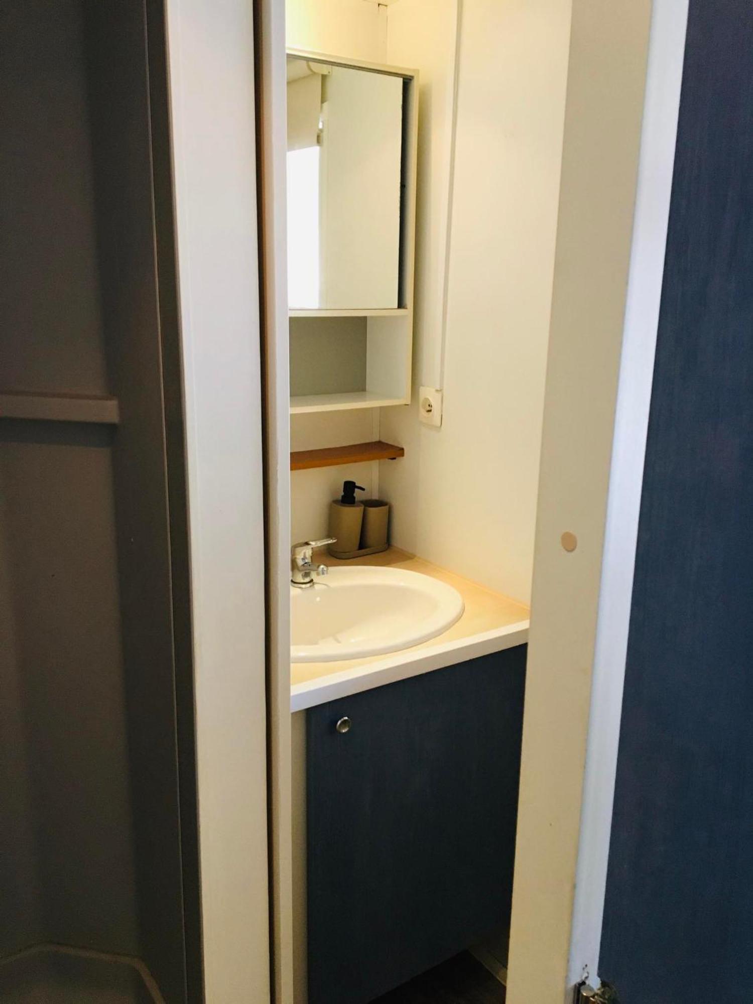 Mobil-Home Avec Grand Jardin Сериньян Экстерьер фото