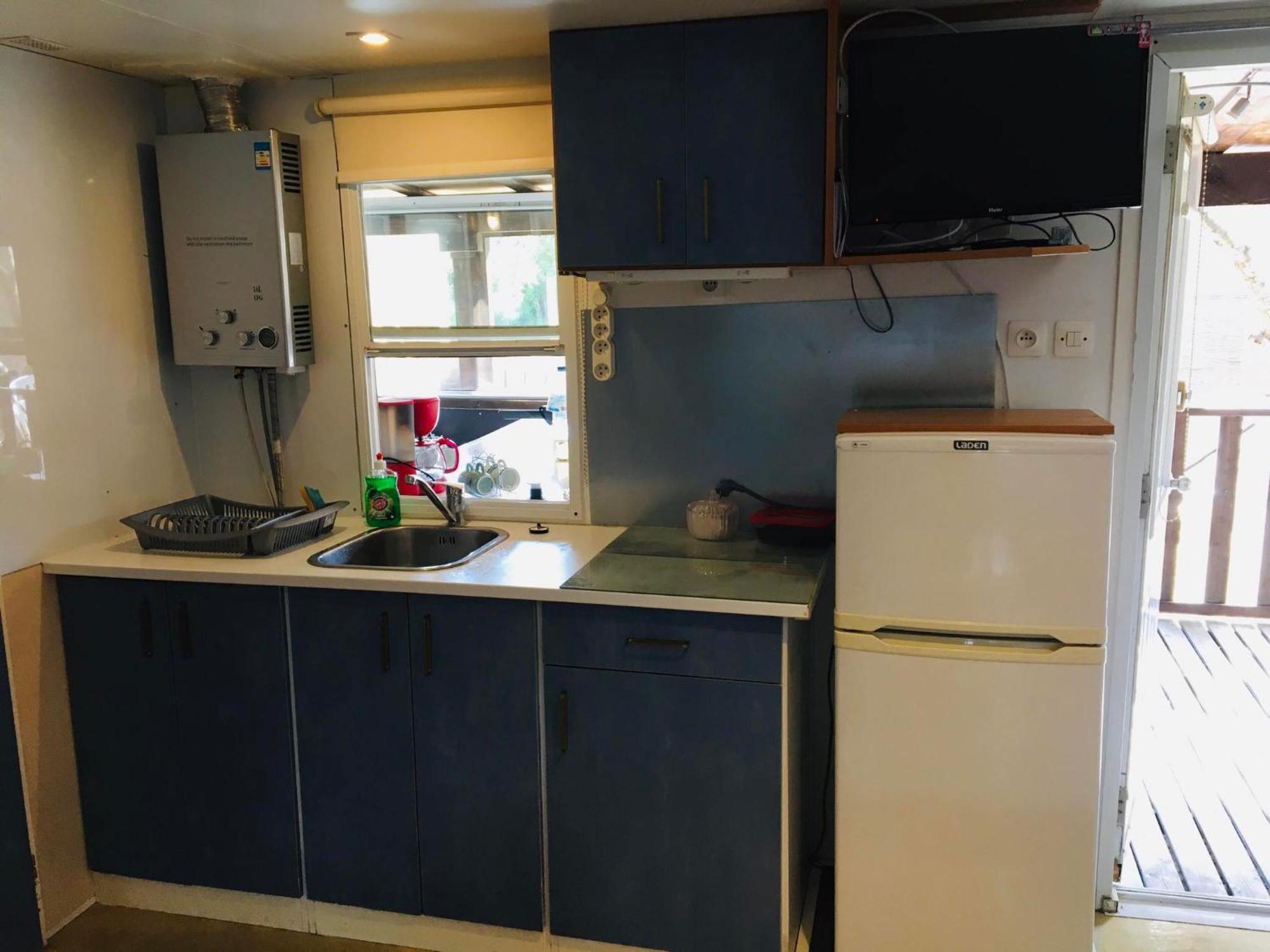 Mobil-Home Avec Grand Jardin Сериньян Экстерьер фото
